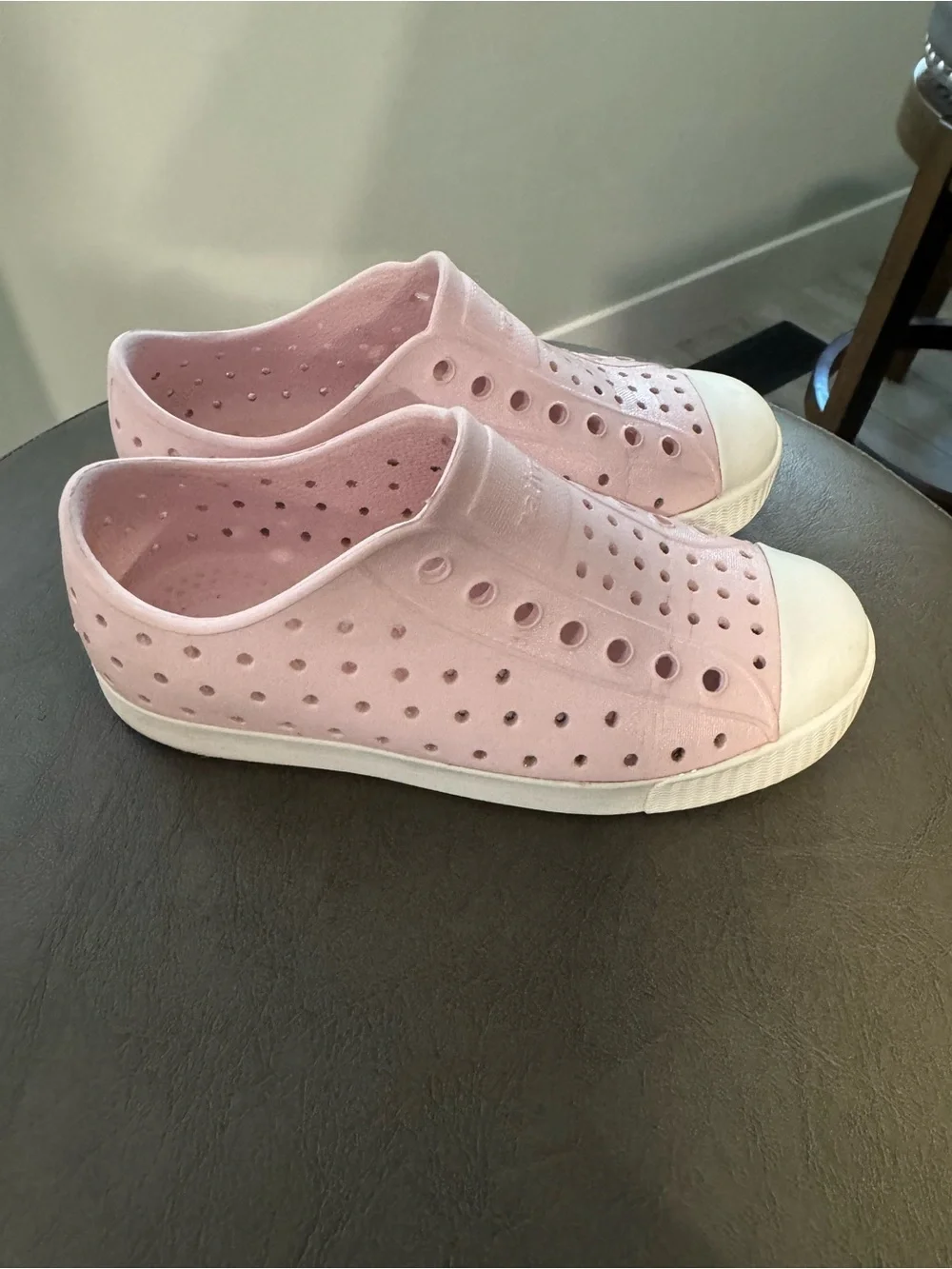 Native Jefferson Slip On Water Beach Pool Light Pink Shoes Size 12